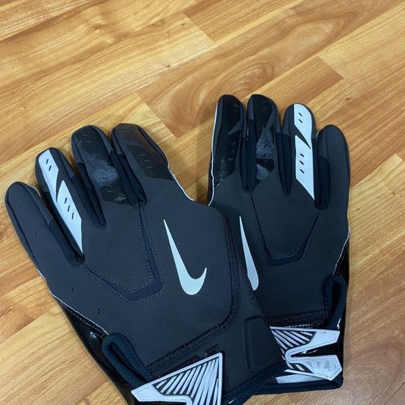 NIKE VAPOR JET 5.0 COLD WEATHER RECIEVER FOOTBALL GLOVES Black White Size Medium